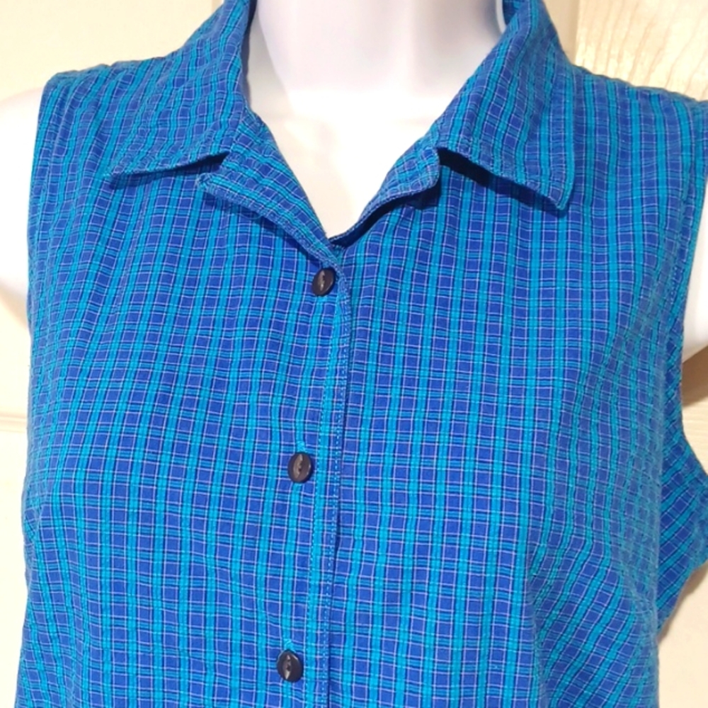 Eddie Bauer sleeveless buttonup top - Picture 2 of 11
